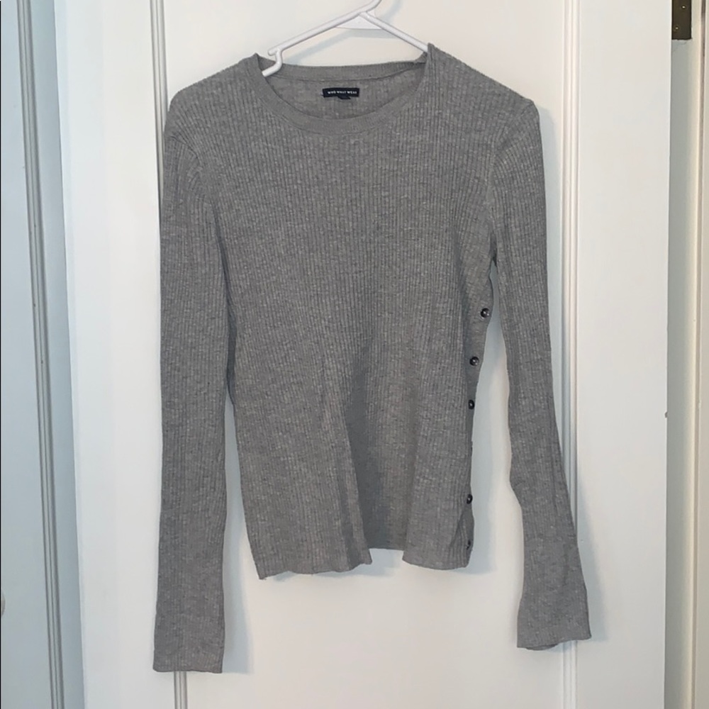 Simple grey top